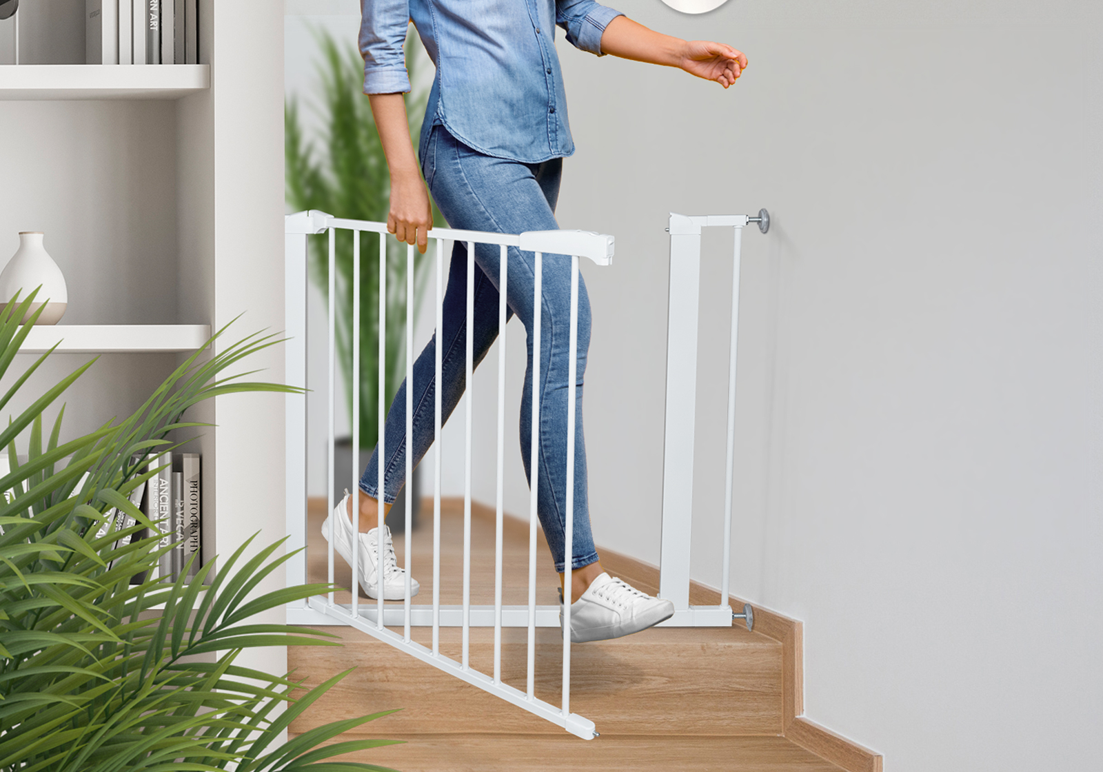 IMPAG® Treppenschutzgitter Swing Shut mit breiter Tür 78 - 110 cm